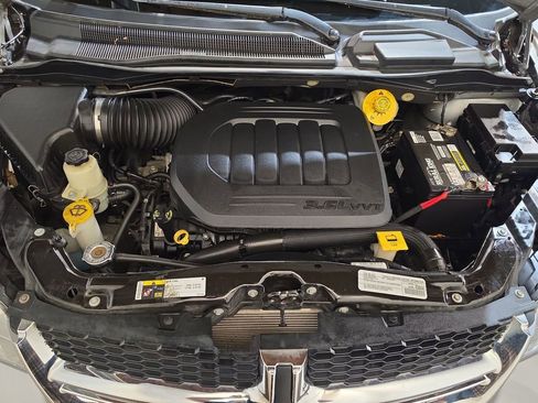 Used 2019 Dodge Grand Caravan SXT FWD image 17