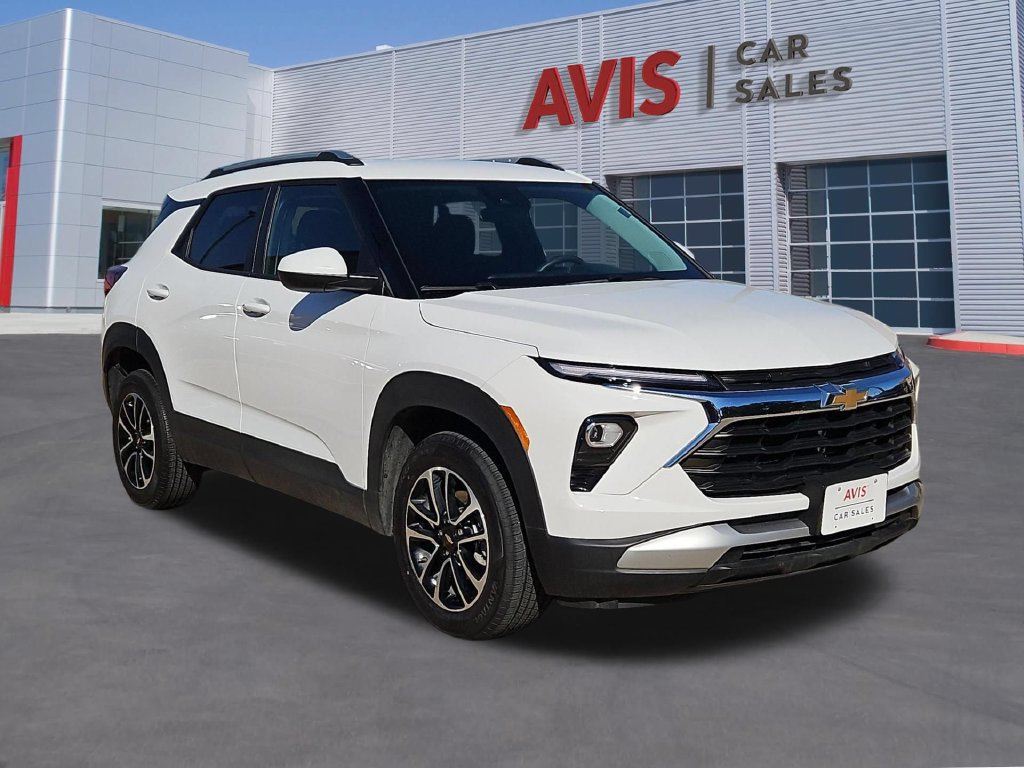 Used 2025 Chevrolet TrailBlazer LT AWD/4WD image 3