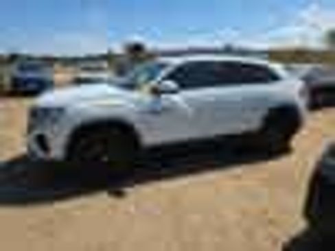 Used 2024 Volkswagen Atlas Cross Sport SE w/ Panoramic Sunroof Package FWD image 7