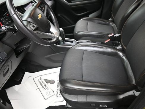 Used 2022 Chevrolet Trax LT w/ Midnight Edition image 15