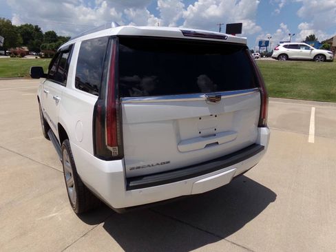 Used 2016 Cadillac Escalade Luxury AWD/4WD image 38