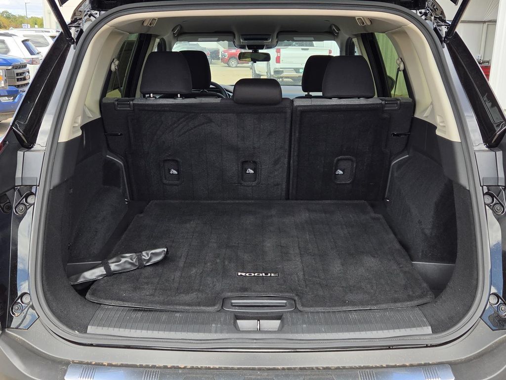 Used 2023 Nissan Rogue SV FWD image 10