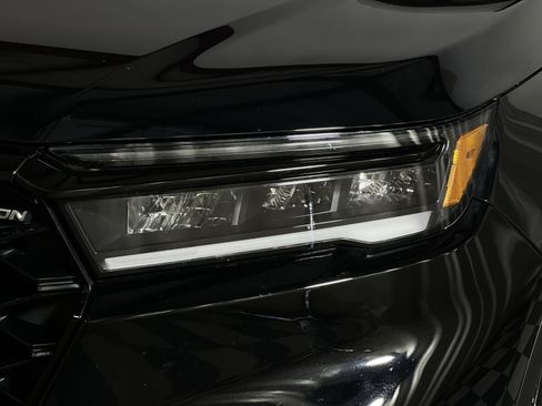 Used 2025 Honda Pilot Black Edition image 13