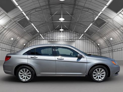 Used 2013 Chrysler 200 Touring w/ Cold Weather Group image 3