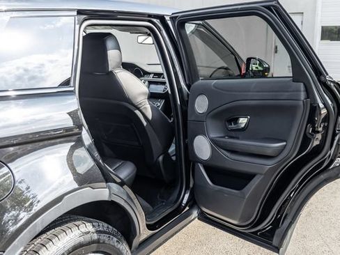 Used 2019 Land Rover Range Rover Evoque SE AWD/4WD image 18
