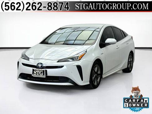 Used 2021 Toyota Prius XLE FWD image 1