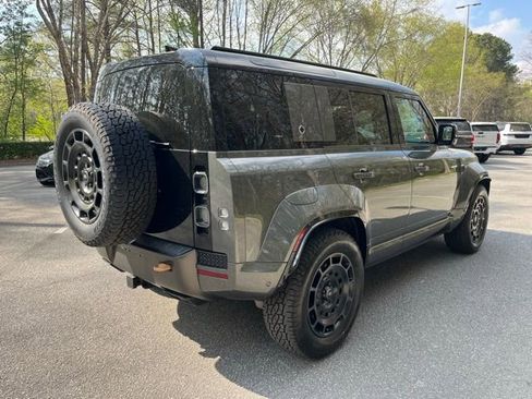 Used 2025 Land Rover Defender 110 image 9