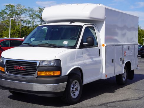 New 2025 GMC Savana 3500 w/ Power Convenience Package RWD image 3