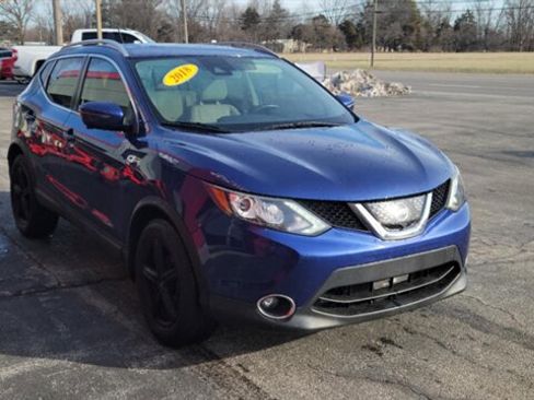 Used 2018 Nissan Rogue Sport SL w/ SL Premium Package image 4