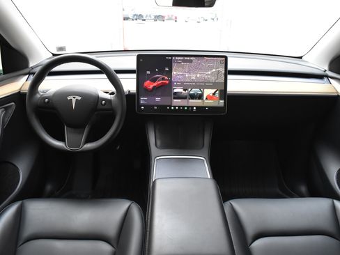 Used 2022 Tesla Model Y Long Range image 26
