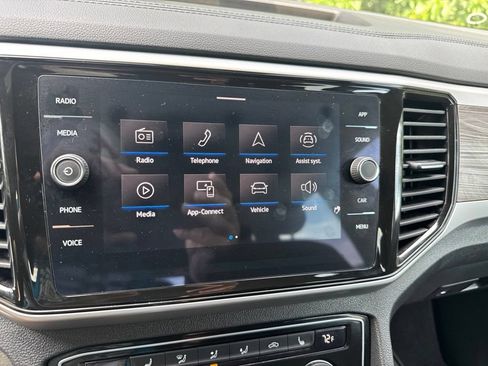 Used 2023 Volkswagen Atlas Cross Sport SE w/ Black Wheel Package FWD image 25