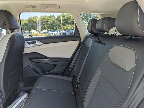 New 2025 Volkswagen Taos SE image 19