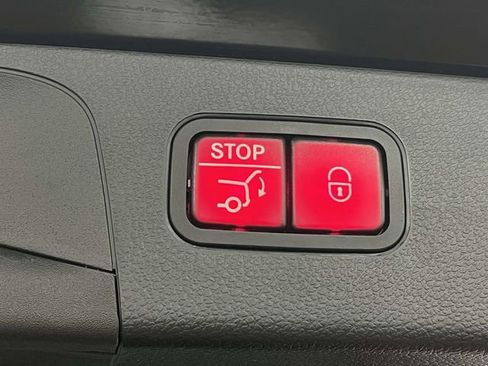 Used 2021 Mercedes-Benz GLC 300 4MATIC image 24