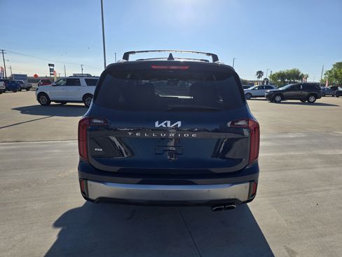 Used 2025 Kia Telluride S image 4