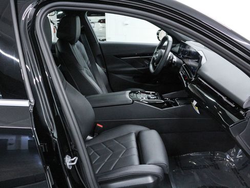 Used 2026 BMW 530i w/ Premium Package image 18