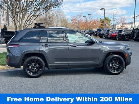 Used 2025 Jeep Grand Cherokee Altitude image 5