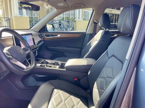 Used 2025 Volkswagen Atlas SE FWD image 11