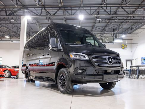 Used 2025 Mercedes-Benz Sprinter 3500 image 3