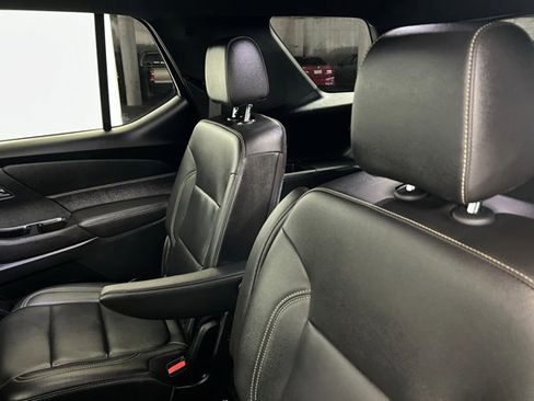 Used 2023 Chevrolet Traverse LT image 20