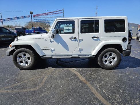 Used 2014 Jeep Wrangler Unlimited Sahara w/ Connectivity Group image 32