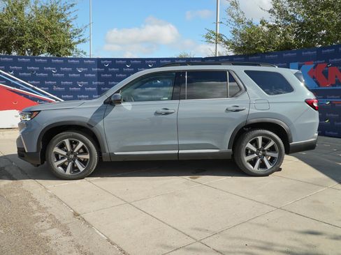New 2025 Honda Pilot Touring image 10