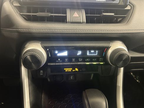 Used 2020 Toyota RAV4 LE FWD image 16