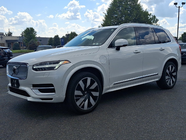 Used 2025 Volvo XC90 T8 Ultra w/ Lounge Package AWD/4WD image 3