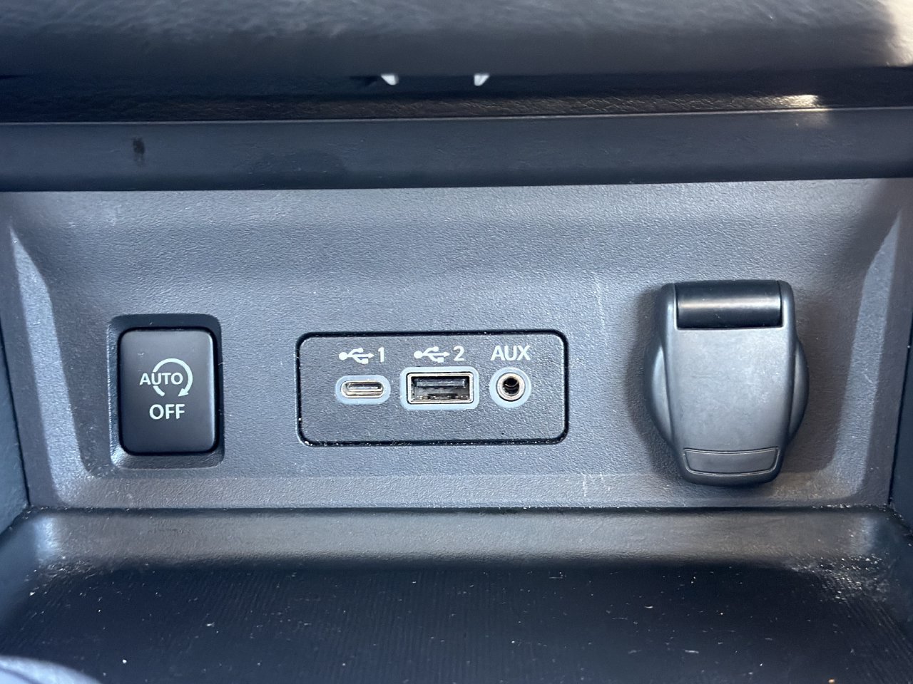 Certified 2025 Nissan Sentra SR w/ SR Premium Package FWD image 6