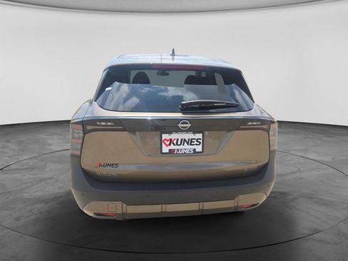 Used 2025 Nissan Kicks SV AWD/4WD image 7