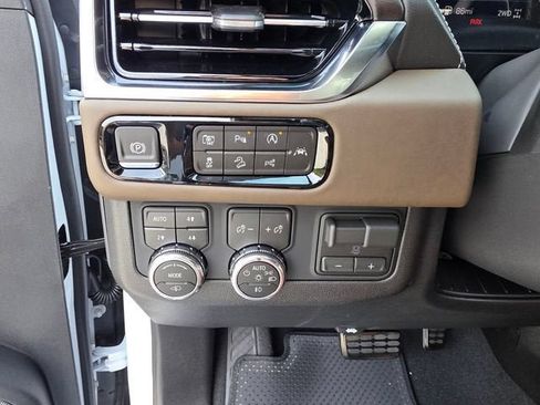 New 2026 GMC Yukon XL Denali Ultimate AWD/4WD image 32
