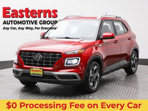 Used 2023 Hyundai Venue Limited FWD image 1