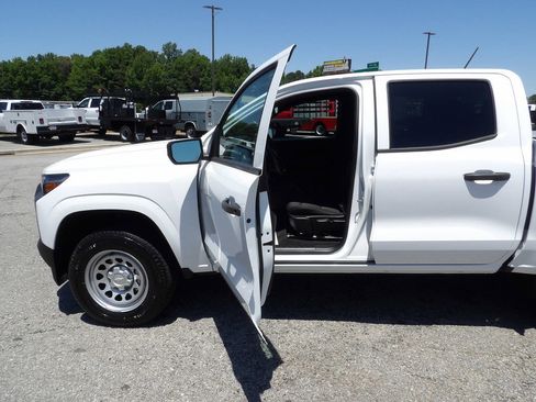 Used 2023 Chevrolet Colorado W/T RWD image 13