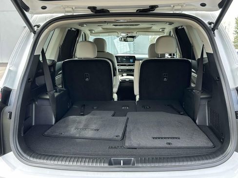 Used 2024 Kia Telluride EX w/ EX Captain's Chair Package image 8