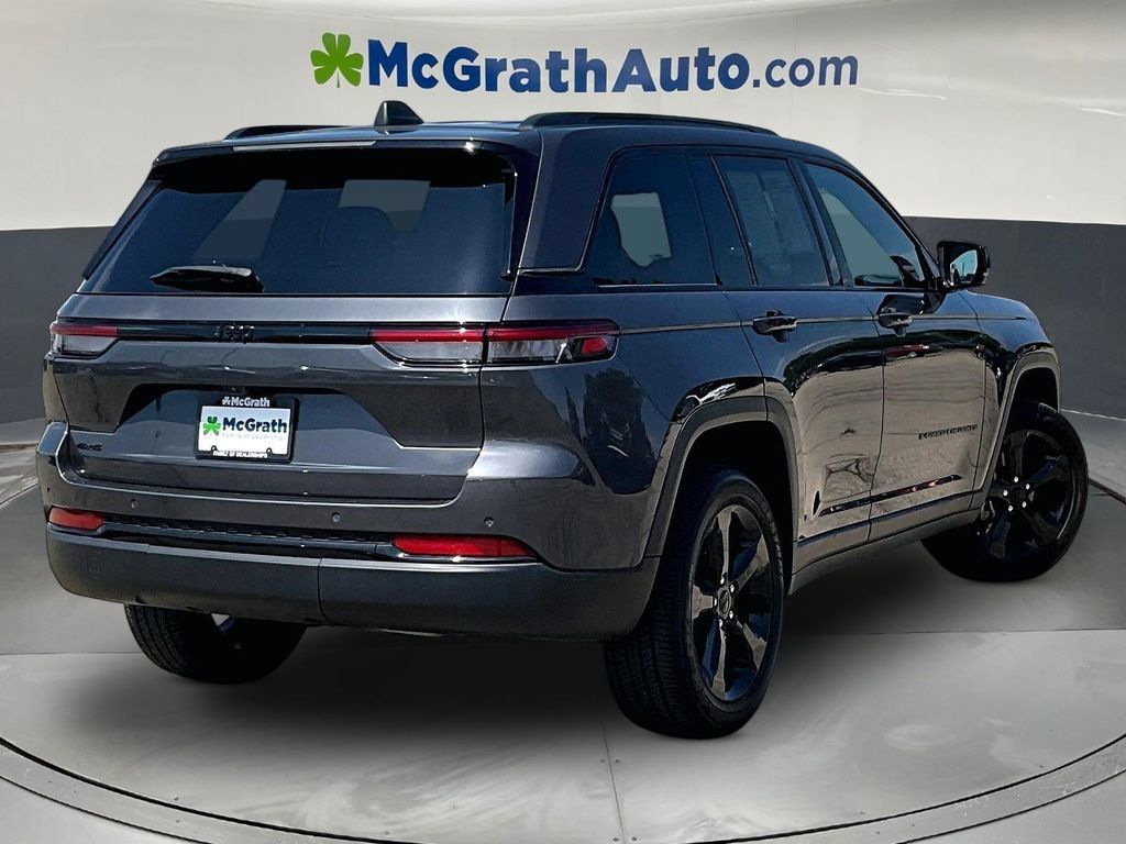 Used 2023 Jeep Grand Cherokee Altitude AWD/4WD image 7