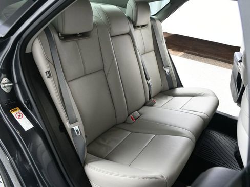 Used 2013 Toyota Avalon XLE Premium FWD image 39