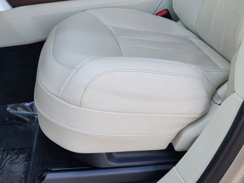 Used 2024 Land Rover Range Rover Long Wheelbase SE image 25