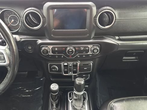 Used 2020 Jeep Gladiator Overland w/ LED Lighting Group AWD/4WD image 16