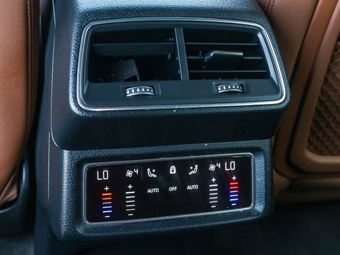 Used 2022 Audi e-tron Premium image 19