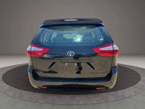 Used 2017 Toyota Sienna L FWD image 6