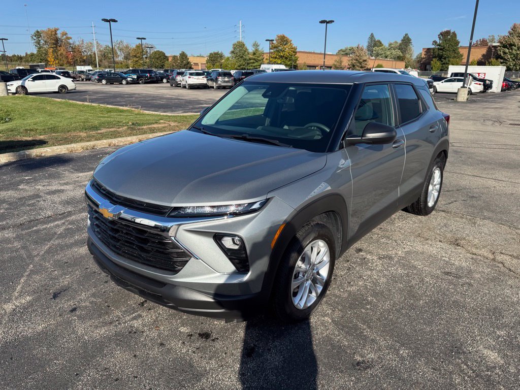 Used 2024 Chevrolet TrailBlazer LS w/ LS Convenience Package FWD image 3