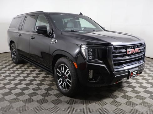 Used 2023 GMC Yukon XL AT4 image 2