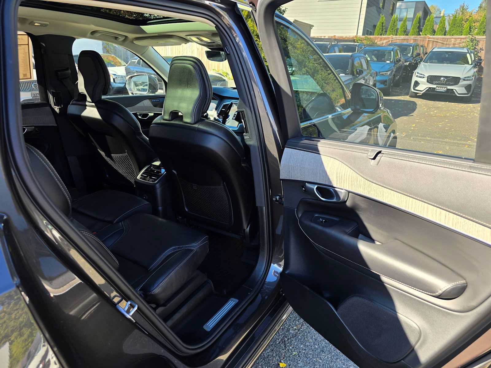 Used 2024 Volvo XC90 T8 Ultimate w/ Protection Package Premier AWD/4WD image 13