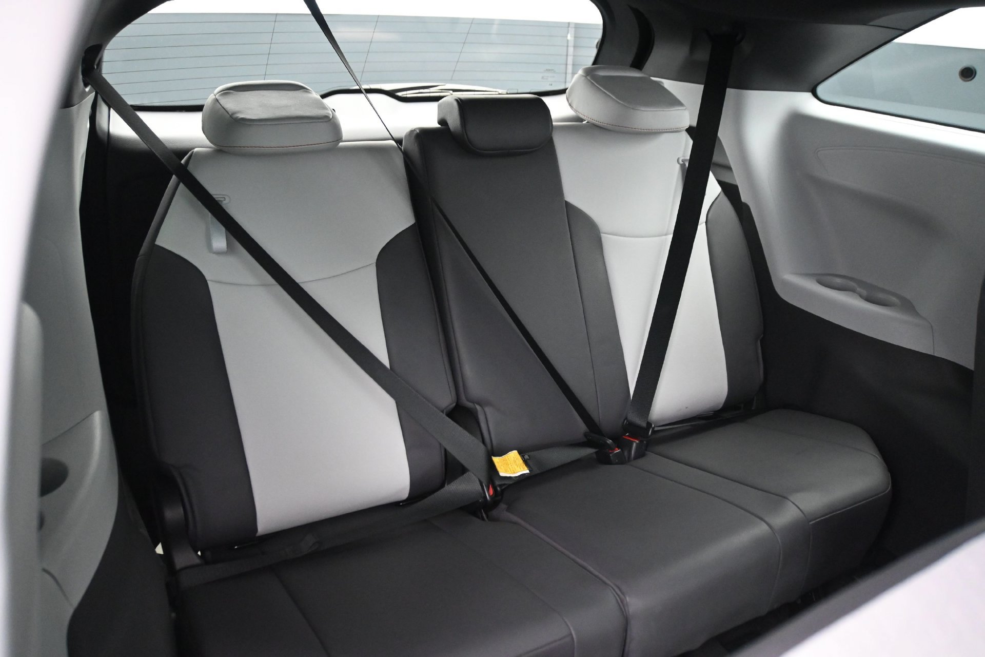 Used 2022 Toyota Sienna XSE FWD image 15