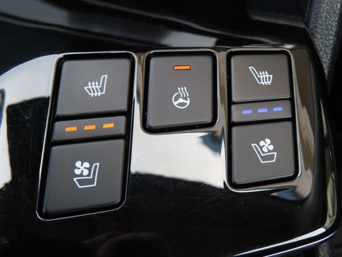 Used 2023 Kia Sportage SX image 9