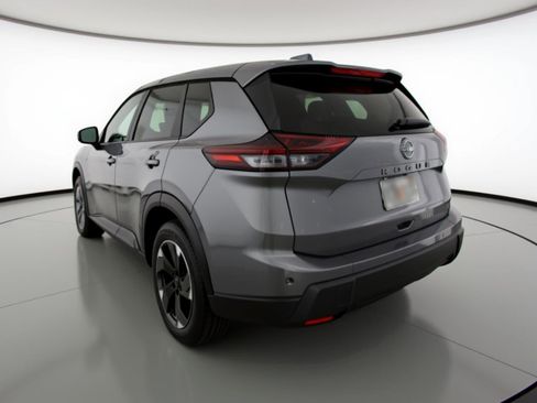 Used 2025 Nissan Rogue SV image 6