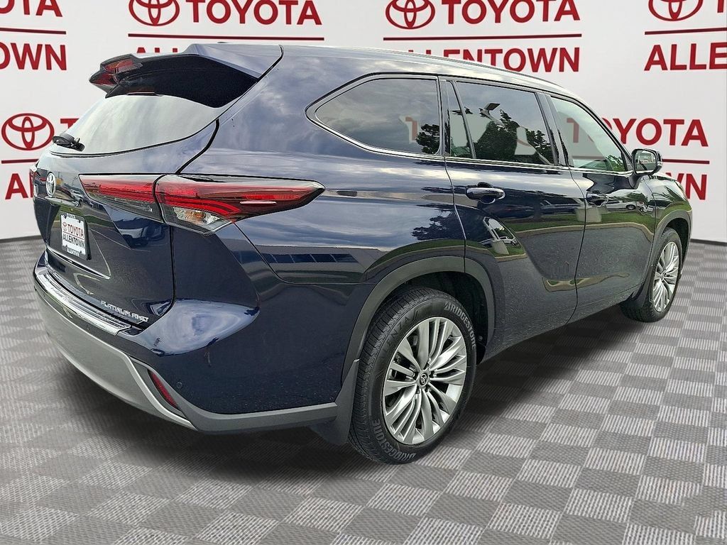 Used 2025 Toyota Highlander Platinum AWD/4WD image 7