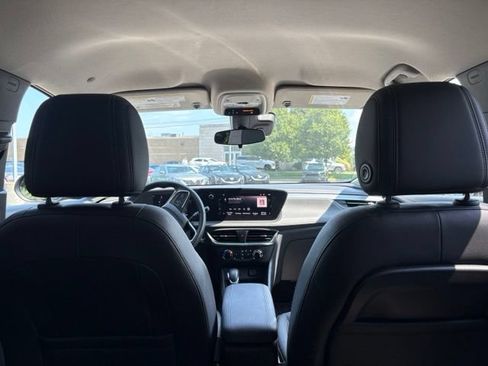 Used 2024 Buick Encore GX Preferred w/ Comfort Package FWD image 8