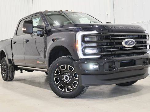 New 2025 Ford F350 Platinum w/ FX4 Off-Road Package image 38