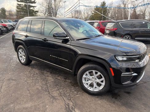 Used 2023 Jeep Grand Cherokee Limited image 13