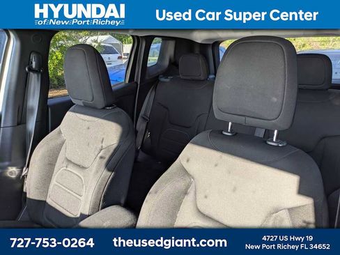 Used 2018 Jeep Renegade Latitude w/ Cold Weather Group AWD/4WD image 3